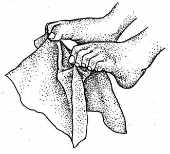 Поднимание полотенца пальцами ног